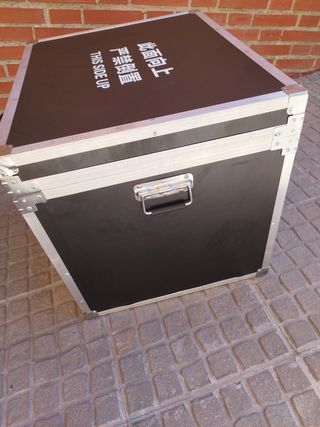 Cajón para equipos de música