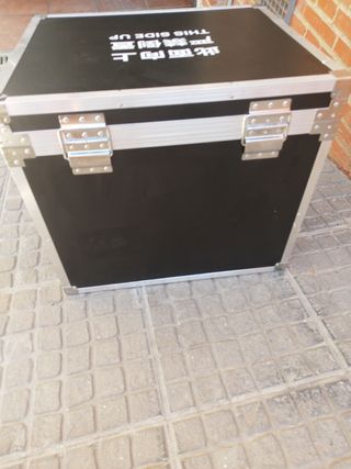 Cajón para equipos de música