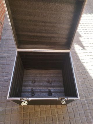 Cajón para equipos de música
