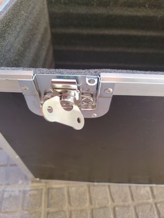 Cajón para equipos de música