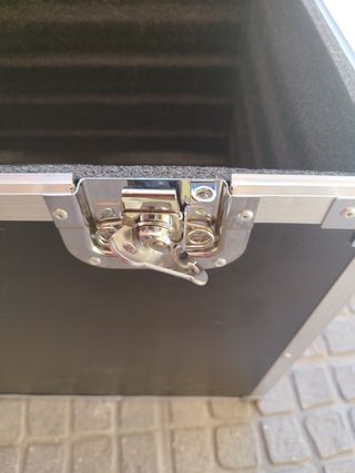 Cajón para equipos de música