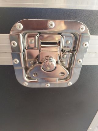 Cajón para equipos de música