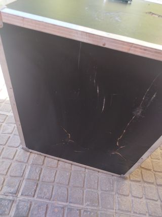 Cajón para equipos de música