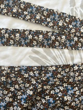 Falda floral corta