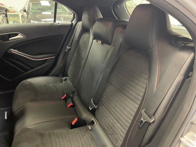 Mercedes-Benz Clase A 200d AMG LINE