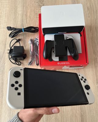 NINTENDO SWITCH OLED + CAJA