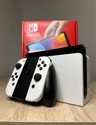 NINTENDO SWITCH OLED + CAJA