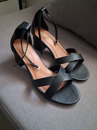 Sandalias negras Primark tacón bajo