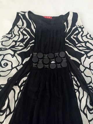 Vestido negro estampado floral