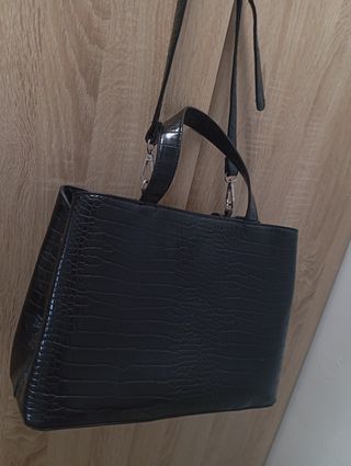 Bolso negro efecto piel de serpiente