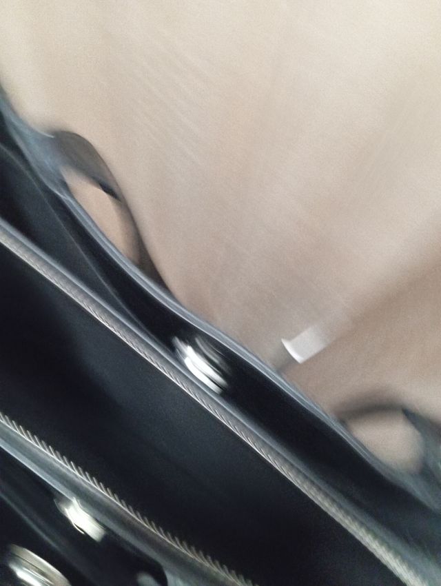 Bolso negro efecto piel de serpiente