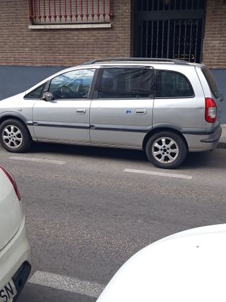 Opel  Zafira  2004.