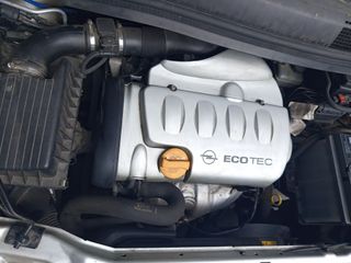 Opel  Zafira  2004.