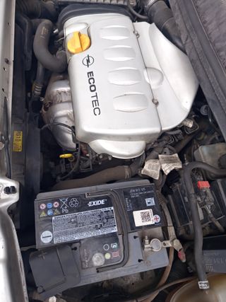 Opel  Zafira  2004.