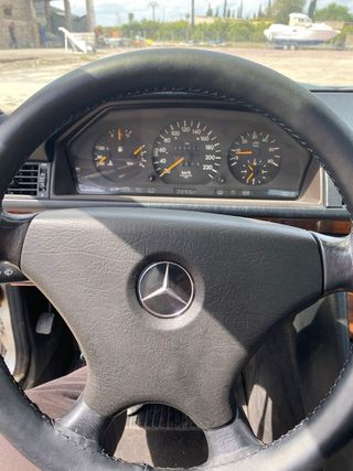 Mercedes-Benz Clase E 1989