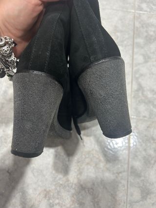 Stivaletti neri con tacco