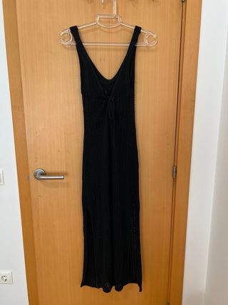 Vestido negro Stradivarius