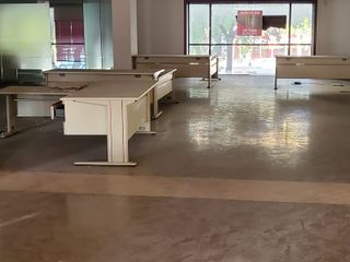 Mesa de oficina en L beige/blanca