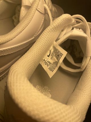 Zapatillas de estilo urbano color blanco