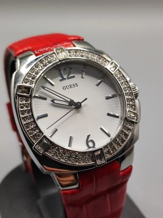 Reloj Guess Mujer Correa Roja y Bisel Brillante