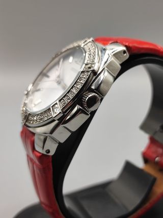 Reloj Guess Mujer Correa Roja y Bisel Brillante