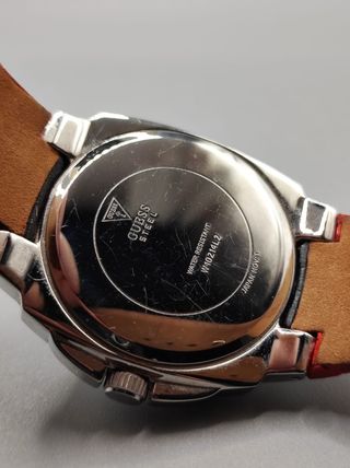 Reloj Guess Mujer Correa Roja y Bisel Brillante