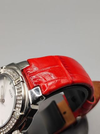 Reloj Guess Mujer Correa Roja y Bisel Brillante