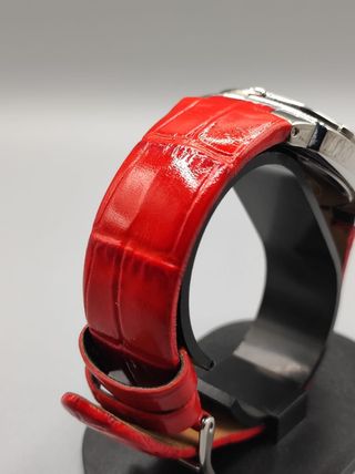 Reloj Guess Mujer Correa Roja y Bisel Brillante