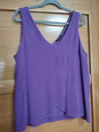 Blusa morada sin mangas