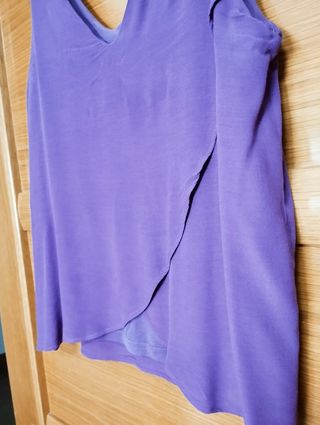 Blusa morada sin mangas