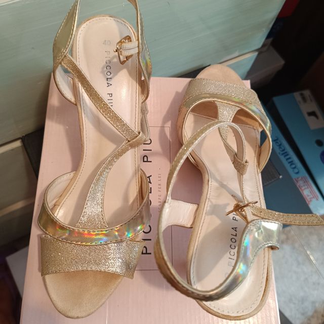 Sandalias Piccola Piu Tacon Doradas Talla 40