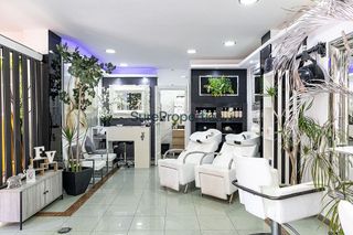 Local comercial en venta en Zona Hispanidad-Vivar Téllez en Vélez-Málaga