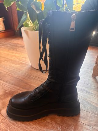 Botas militares negras con plataforma