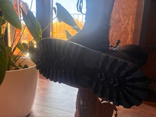 Botas militares negras con plataforma