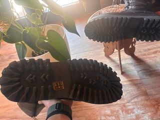 Botas militares negras con plataforma