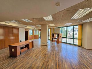 Oficina en alquiler en La Plana en Esplugues de Llobregat