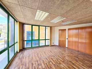Oficina en alquiler en La Plana en Esplugues de Llobregat