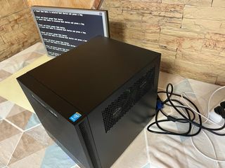 MSI Ordenador i3. con pantalla. perfecto estado.