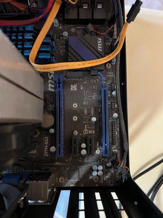 MSI Ordenador i3. con pantalla. perfecto estado.