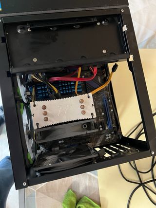 MSI Ordenador i3. con pantalla. perfecto estado.