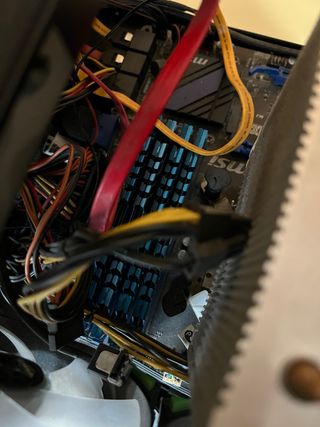 MSI Ordenador i3. con pantalla. perfecto estado.