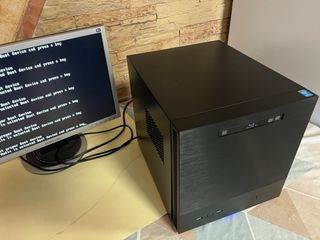 MSI Ordenador i3. con pantalla. perfecto estado.