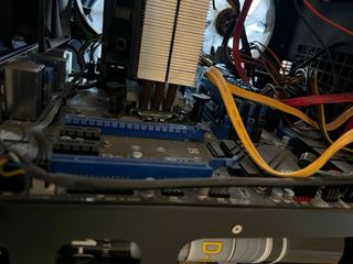 MSI Ordenador i3. con pantalla. perfecto estado.