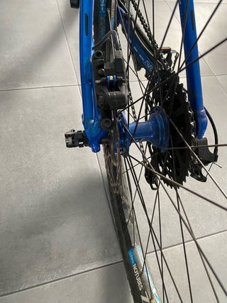 Bicicleta MTB azul trek

