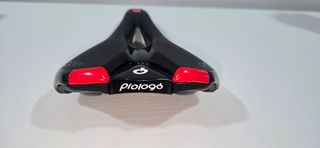 Sillín Prologo Negro/Rojo Sin Uso