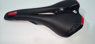 Sillín Prologo Negro/Rojo Sin Uso