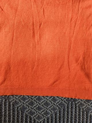 Camiseta naranja tostado mujer cuello holgado.