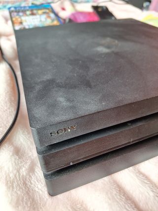 Ps4 Pro 1Tb+2 mandos+ 1 juego