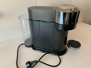 Cafetera Nespresso Vertuo para piezas.