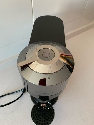 Cafetera Nespresso Vertuo para piezas.